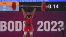 Lifter Indonesia, Muhammad Zul Ilmi berkompetisi pada nomor angkat besi putra 89kg SEA Games 2023 di Hanoi Sports Training and Competition Center, Hanoi, Vietnam, Minggu (22/5/2022). Zul meraih medali perak setelah melakukan total angkatan 328kg (145kg snatch dan 183kg clean & jerk). (AP Photo/Tatan Syuflana)