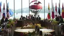 Dia juga mengangkat isu rivalitas yang semakin tajam dan dinamika dunia yang semakin tidak terprediksi. (AP Photo/Achmad Ibrahim, Pool)