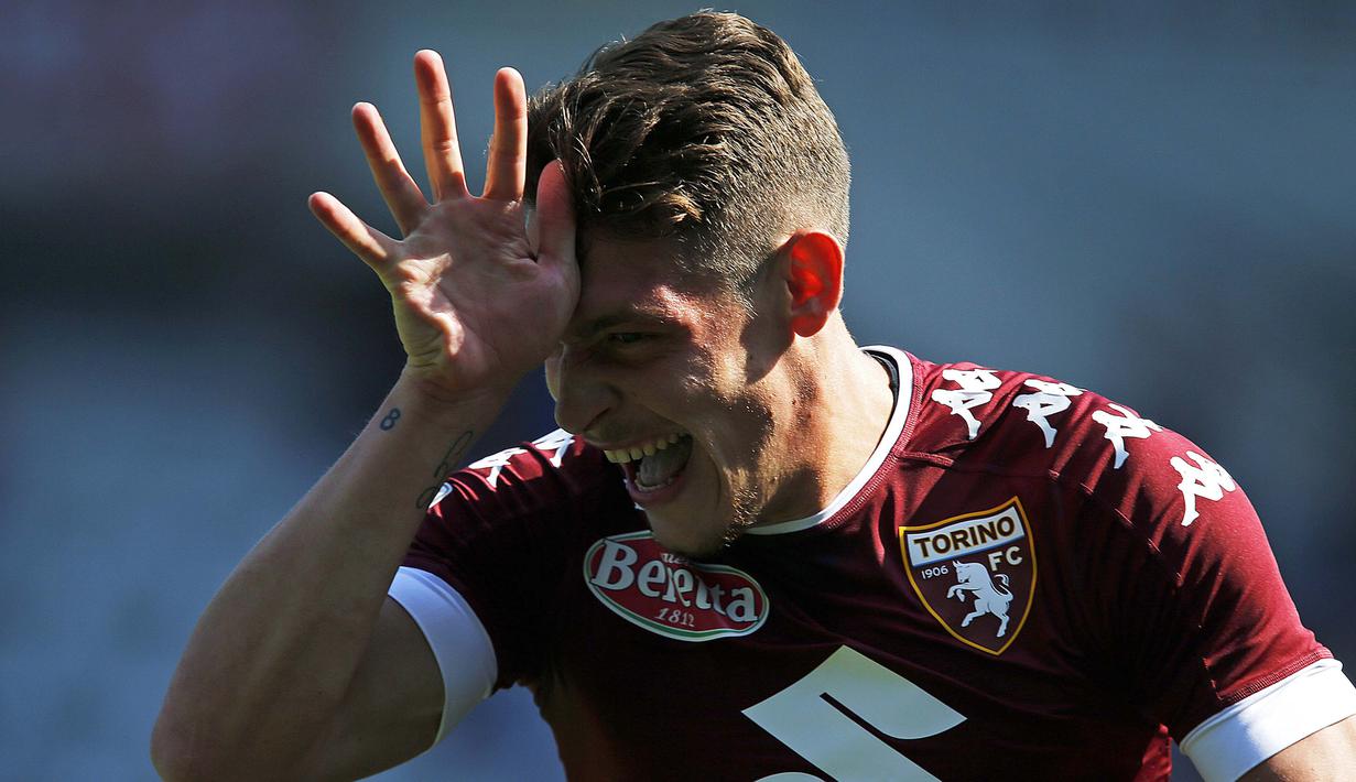Pemain Torino, Andrea Belotti merayakan golnya saat melawan AS Roma pada lanjutan Serie A Italia di Stadion "Grande Torino" (Olimpico), Turin (25/9/2016). (AFP/Marco Bertorello)