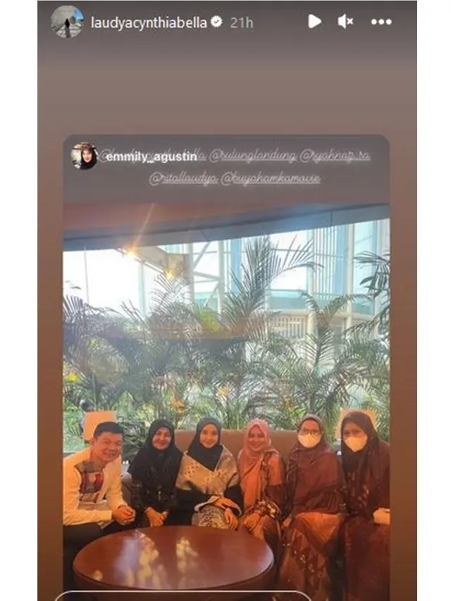 6 Potret Laudya Cynthia Bella di Konferensi Pers Buya Hamka, Pesona Kian Terpancar