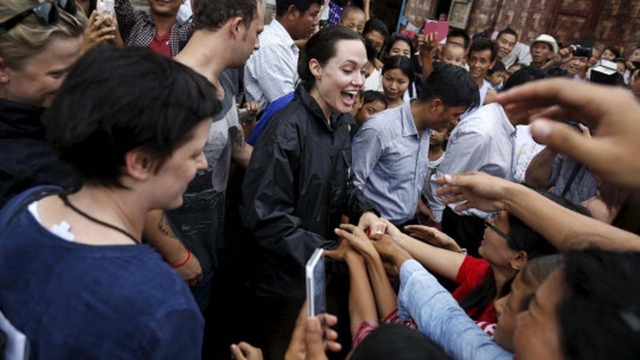 Senyum Angelina Jolie sapa pengungsi etnis Kachin di Myanmar