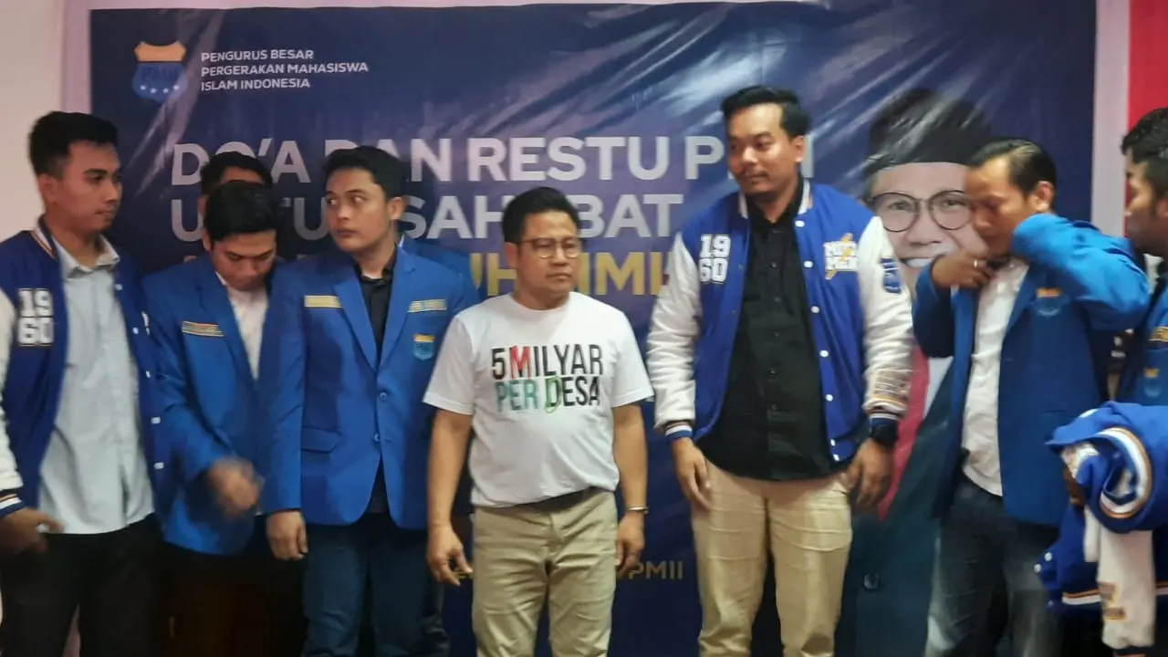 Pengurus Besar Persatuan Mahasiswa Islam Indonesia (PB PMII) deklarasi dukung Muhaimin Iskandar menjadi cawapres di Kantor PB PMII, Salemba, Jakarta, Rabu (6/9/2023). (Liputan6.com/Nanda Perdana Putra)