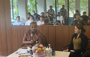 Wakil Menteri Hukum (Wamenkum) Edward Omar Sharif Hiariej dalam kuliah hukum bertajuk 'Kupas Tuntas KUHP dan KUHAP Nasional' yang digelar oleh Ikatan Wartawan Hukum (IWAKUM) di Jakarta, Selasa (23/12/2025) (Istimewa)