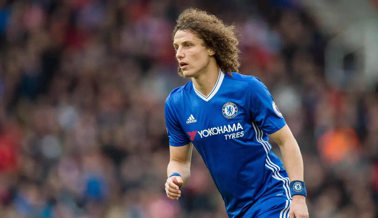 3. David Luiz (Paris Saint-Germain) - Memiliki dana tak terbatas membuat PSG mampu membeli pemain yang diinginkan. Bek timnas Brasil ini digaet PSG dari Chelsea dengan harga 50 juta poundsterling (Rp 867 miliar) pada 13 Juni 2014. (EPA/Peter Powell)