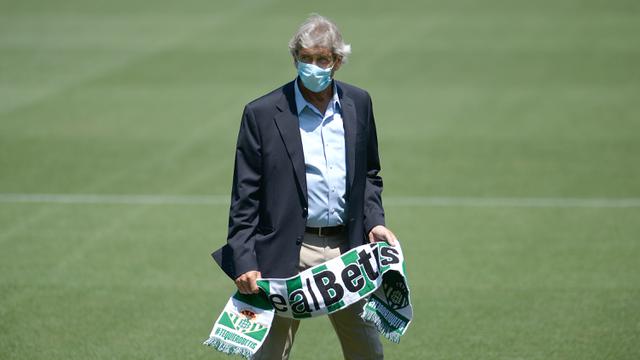 Senyum Manuel Pellegrini Resmi Latih Real Betis