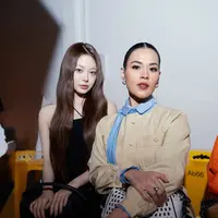 Glowing Natural Raisa di Milan Fashion Week Rahasia Makeupnya Ternyata Brand Sendiri. [@raisa6690].