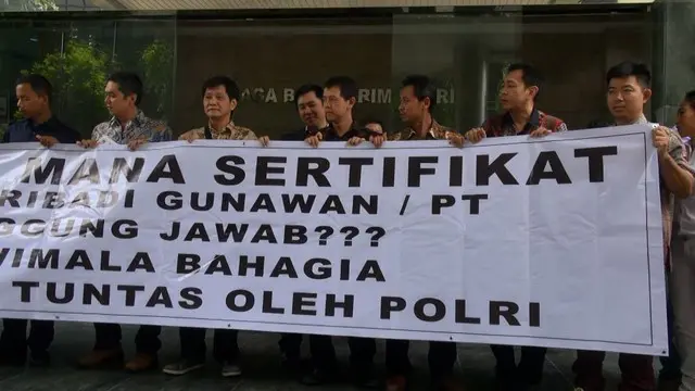VIDEO: Belasan Korban Penipuan Gelar Aksi di Bareskrim Polri