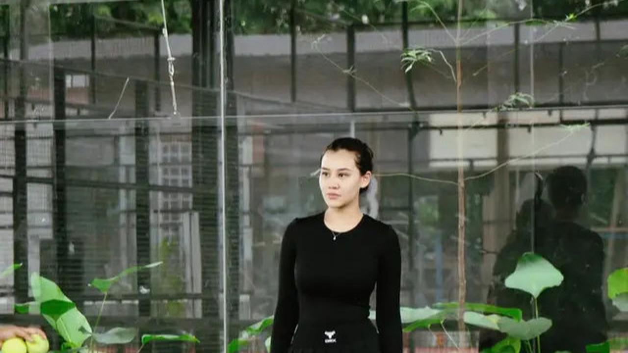 Gaya Aaliyah Massaid Olahraga Padel Usai 1 Bulan Melahirkan