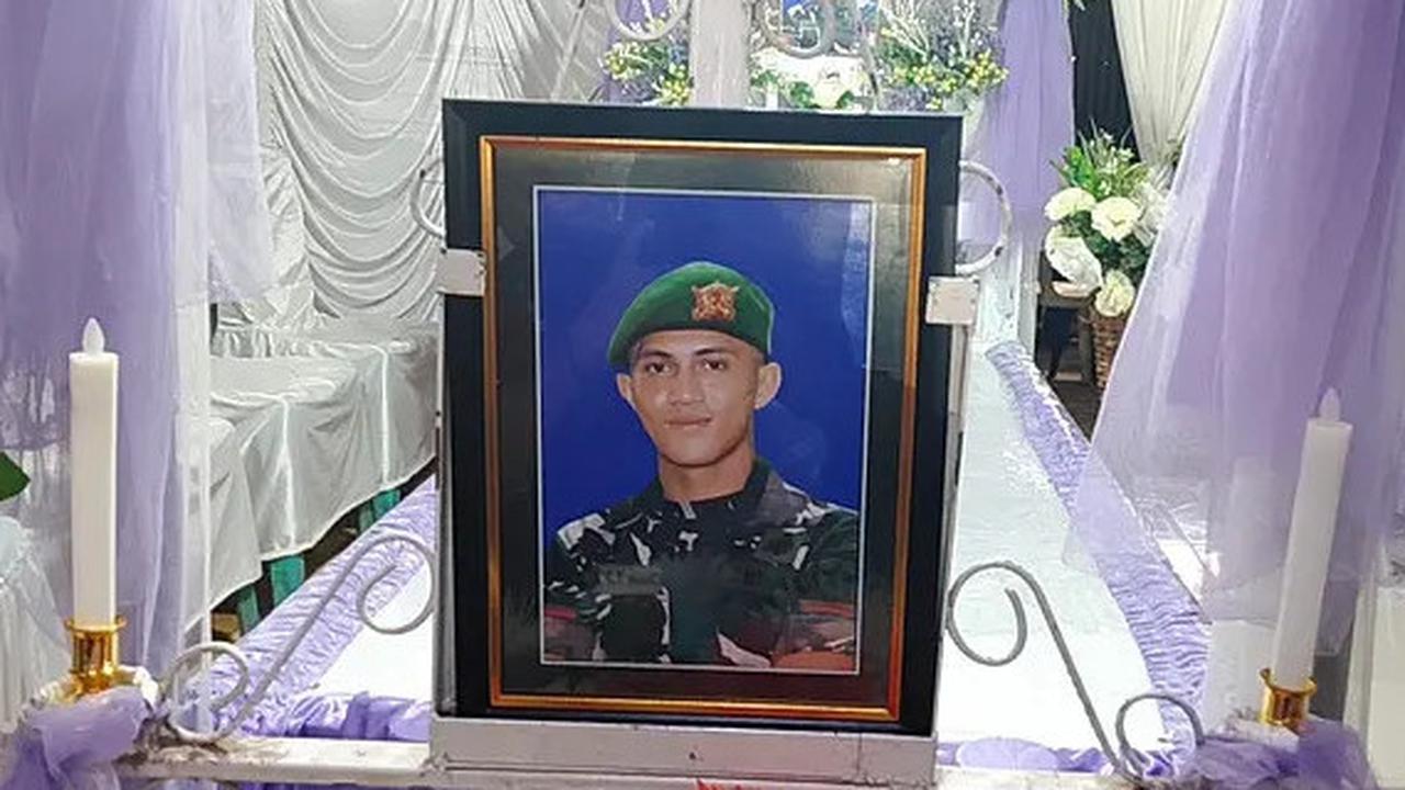 VIDEO: Ayah Prada TNI Lucky Murka Anak Tewas Dihajar Senior "Hukum Mati Semua Pelaku!"