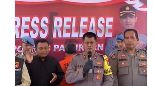Wakapolres Pasuruan Kompol Hari Aziz saat memberikan keterangan terkait pembunuhan mertua terhadap menantu. (Istimewa)