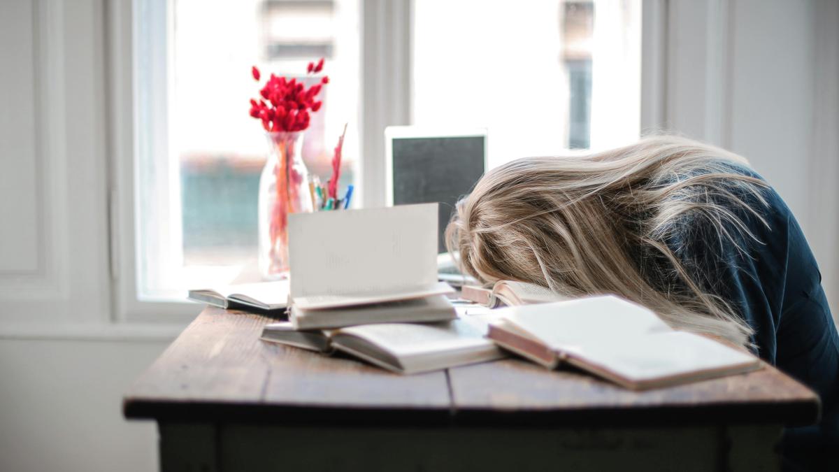 5 Tanda Overwhelmed yang Harus Kamu Waspadai