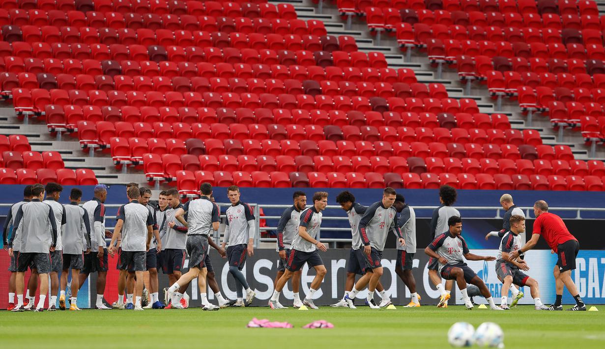 Pemain Bayern Munchen, Thomas Mueller, saat mengikuti sesi latihan jelang pertandingan Piala Super Eropa 2020 di Puskas Arena, Budapest, Kamis (24/9/2020). Bayern Munchen akan menghadapi juara Liga Europa, Sevilla. (AFP/Bernadett Szabo)
