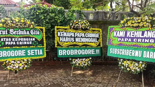 QG dihebohkan dengan adanya karangan bunga yang dikirimkan ke kedai kopi miliknya Qopy Malabar di kota Bogor.