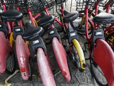 Kondisi sepeda sewaan untuk masyarakat umum di Jakarta, Kamis (21/7/2022). Penyewaan sepeda milik Pemprov DKI Jakarta bernama ‘Gowes’ ini terlihat memprihatinkan dan tidak terawat dengan warna sepeda yang mulai pudar serta rantai, jok, stang mengalami kerusakan sehingga membuat minat masyarakat untuk mencobanya berkurang. (Liputan6.com/Johan Tallo)