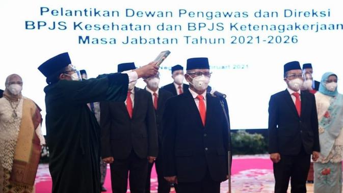 Pelantikan Dewan Pengawas dan Direksi BPJS Kesehatan 2021-2026 oleh Presiden Joko Widodo (Jokowi) di Istana Kepresidenan Jakarta pada Senin, 22 Februari 2021. (Humas BPJS Kesehatan)