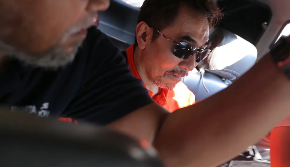 "Gatot Brajamusti kami periksa di Subid Resmob Polda Metro Jaya terkait tentang penyimpanan (dan) memiliki senjata api. Kami akan melakukan pemeriksaan terkait dengan penemuan dari 600an butir peluru," kata Budi Hermanto di Polda.(Andy Masela/Bintang.com)