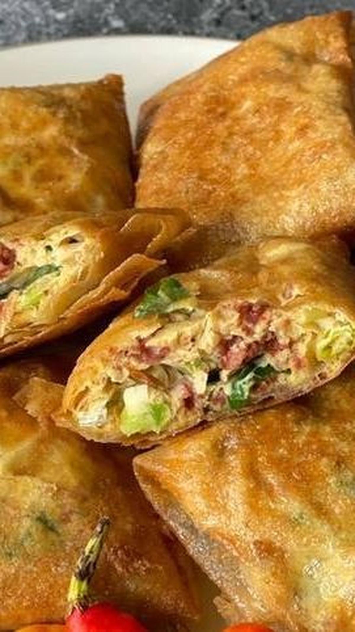 2. Resep Martabak Telur Kulit Lumpia dengan Isian Daging Kornet