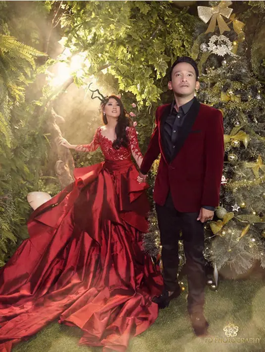 Tidak sedikit netizen yang baper dengan melihat foto beserta keterangannya tersebut. Bahkan, doa pasangan Ruben Onsu dan Sarwenda langgeng juga menghiasi laman komentarnya. (Instagram/ruben_onsu)