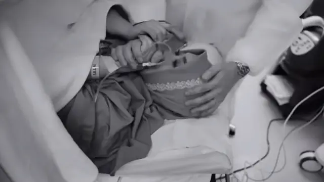 Syahrini saat melahirkan anak pertama. [@princessyahrini]