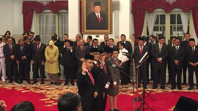 5 Anggota Dewan Pengawas KPK jelang pelantikan di Istana Negara, Jumat (20/12/2019).(Liputan6.com/ Lizsa Egeham)