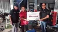 Yayasan Astra Honda Motor (AHM) beri penghargaan kepada Esta Garage (Otosia.com/Nazarudin Ray)