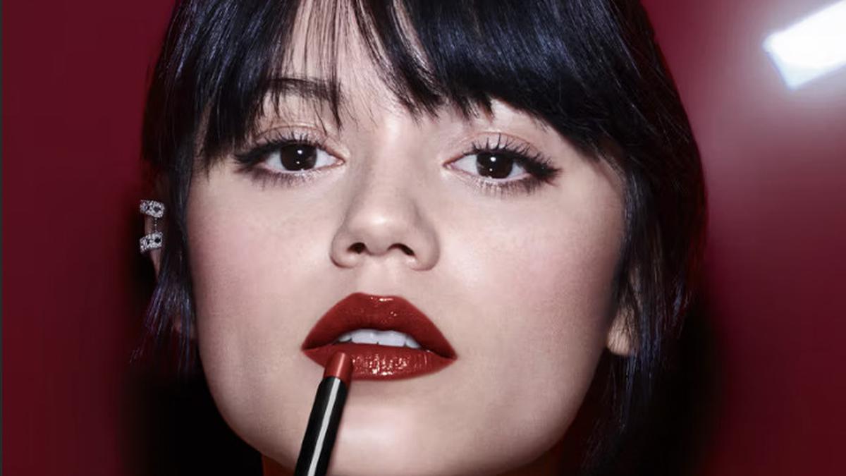 Jenna Ortega, Ikon Baru Kecantikan Dior dengan Rouge Dior On Stage