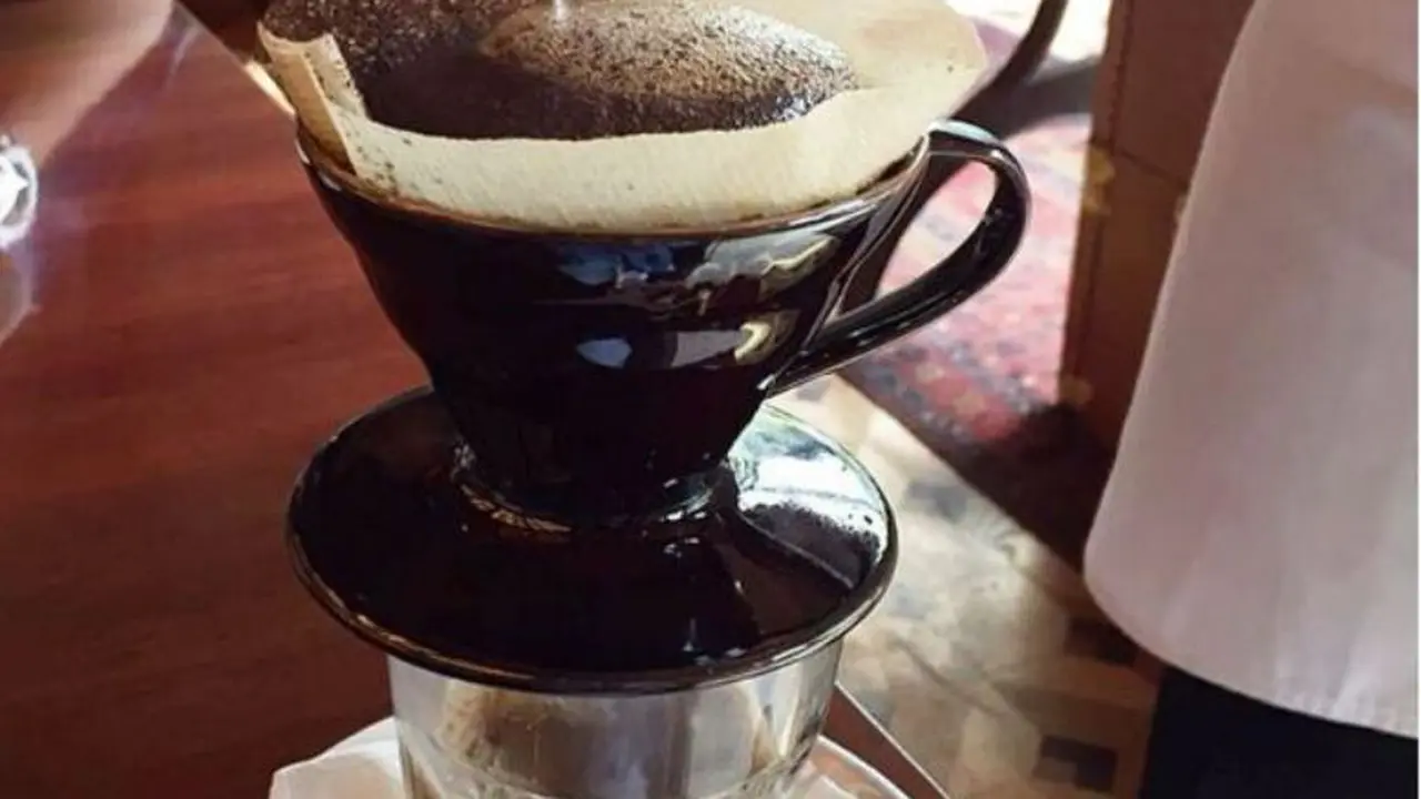 Melihat Pembuatan Kopi Kesukaan Mirna di Olivier