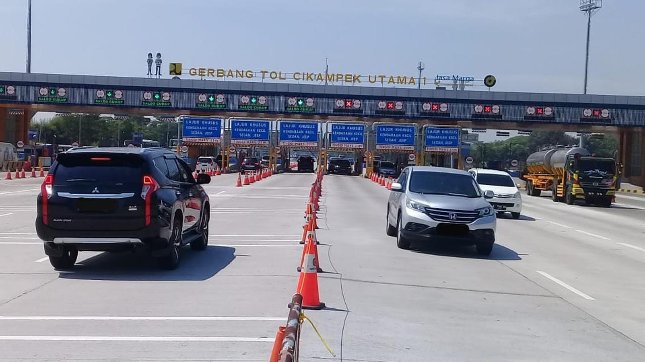 Urai Kemacetan, Contraflow Diberlakukan di Tol Japek KM 55 - KM 65 Arah Cikampek