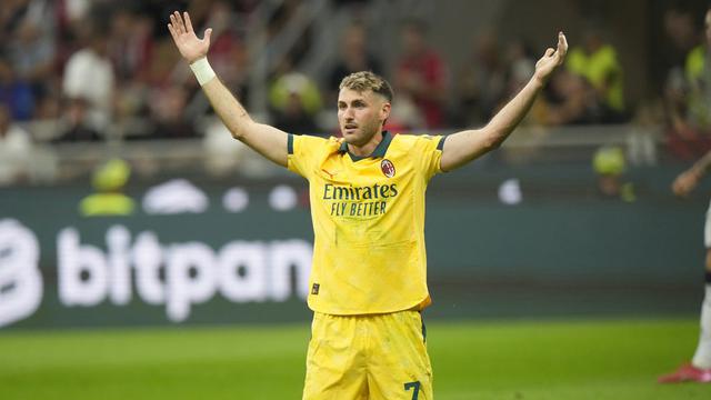 Penyerang AC Milan, Santiago Gimenez