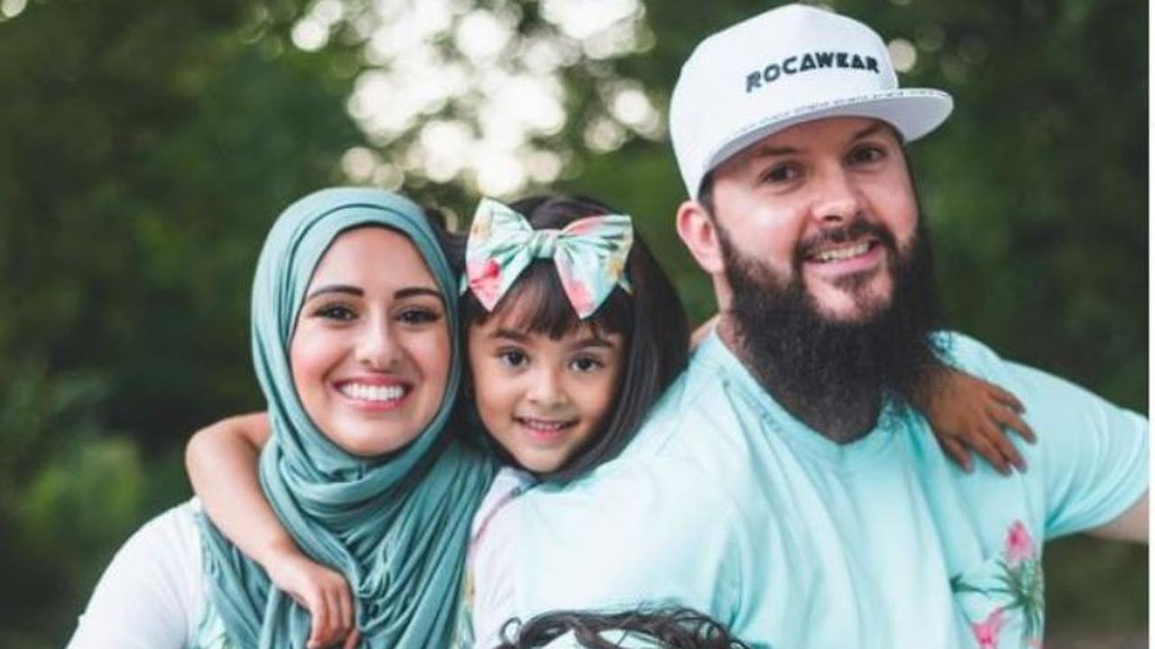 Pasutri Kanada Membuat Hijab Ramah Lingkungan