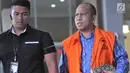 Mantan Anggota DPRD Sumut, Pasiruddin Daulay seusai menjalani pemeriksaan di Gedung KPK, Jakarta, Senin (26/11). Pasiruddin diperiksa untuk melengkapi berkas terkait kasus suap kepada DPRD Sumut periode 2009-2014 dan 2014-2019. (Merdeka.com/Dwi Narwoko)