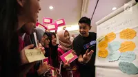 Pengajar memberi pelatihan dasar kepemimpinan calon menteri cilik di Jakarta, Senin (9/10). Sebanyak 21 calon menteri cilik dari 12 provinsi mengikuti pelatihan dasar kepemimpinan yang diselenggarakan oleh Plan International. (Liputan6.com/Faizal Fanani)