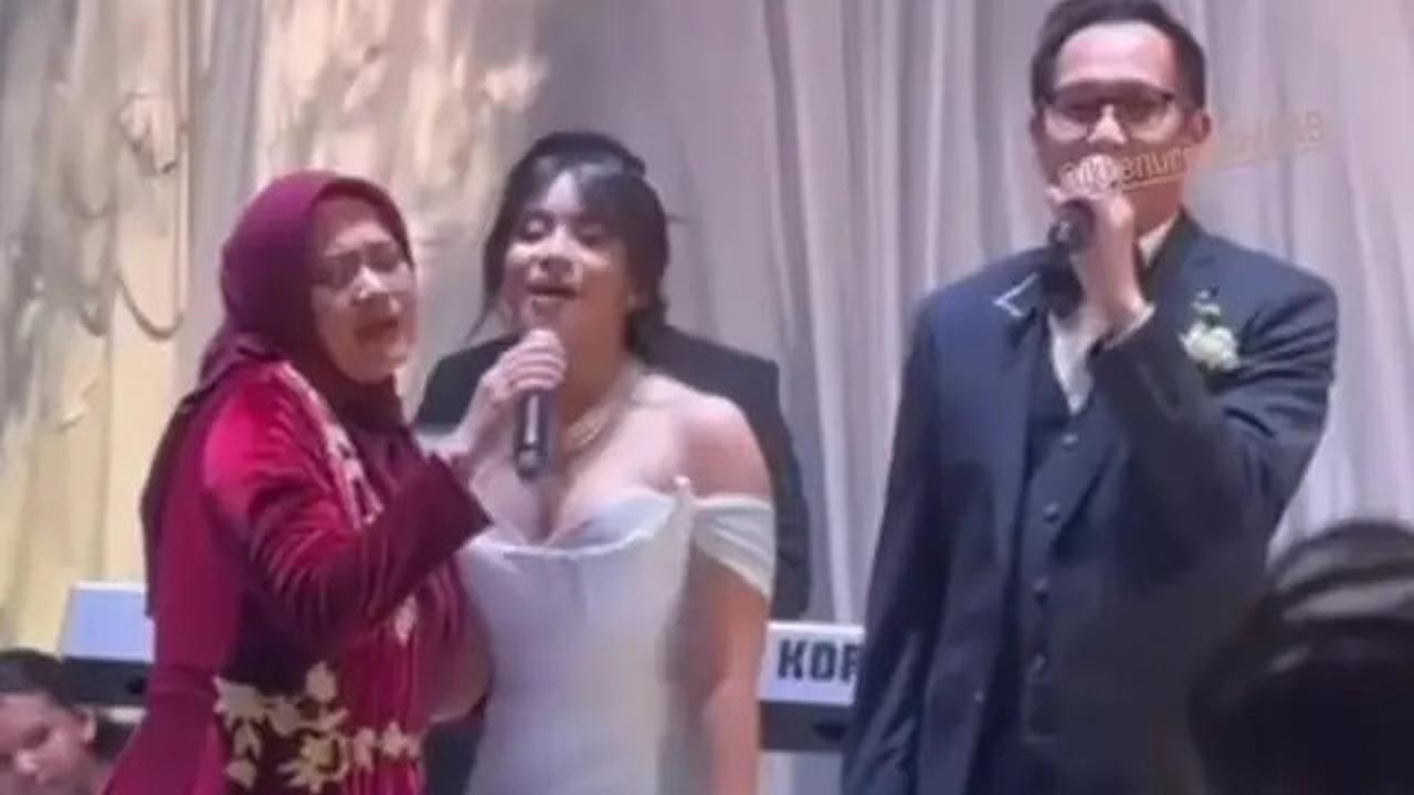 Foto-Foto Aldi Bragi Duet dengan Ikke Nurjanah, Penuh Makna dan Emosional