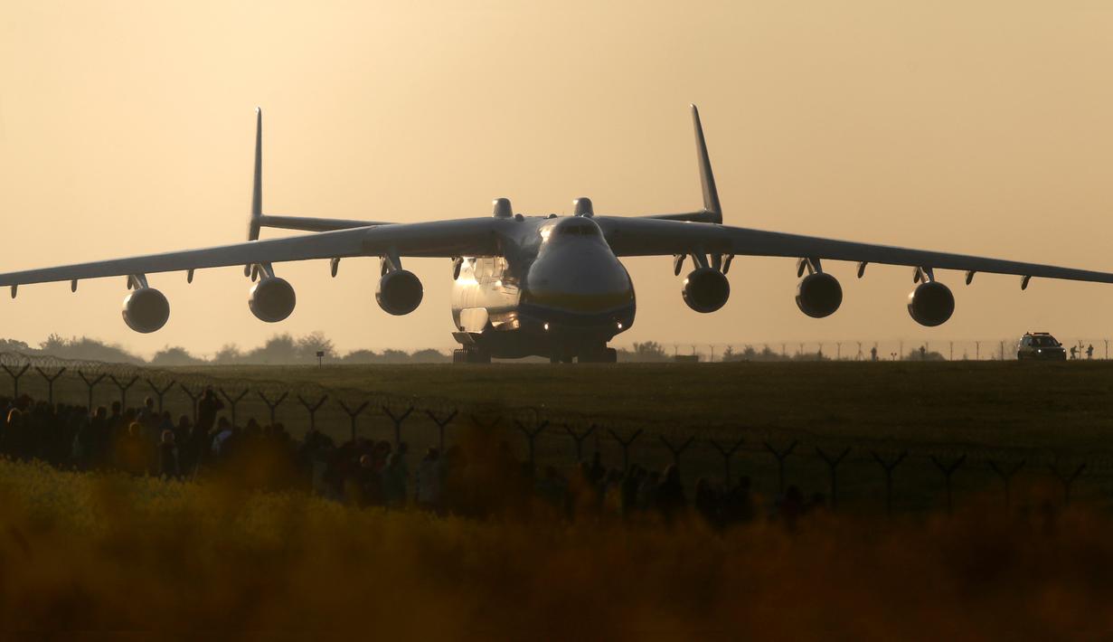 Ini Dia Wujud Antonov An-225, Pesawat Kargo Terbesar di Dunia - Foto Liputan6.com