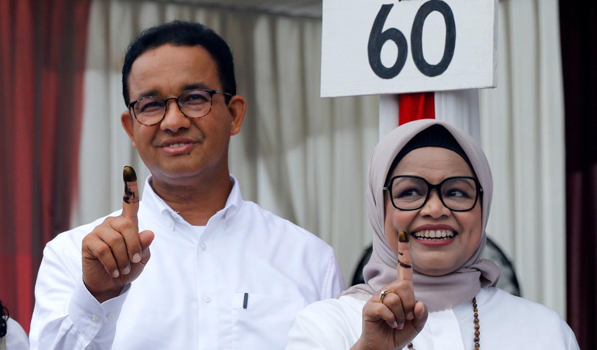 "Semoga proses ini berjalan lancar sebagaimana tadi di TPS kami TPS 60 Kelurahan Cilandak Barat, Cilandak Jakarta Selatan. Semoga berjalan lancar, dan pesan kami bagi semua, saatnya perubahan,"