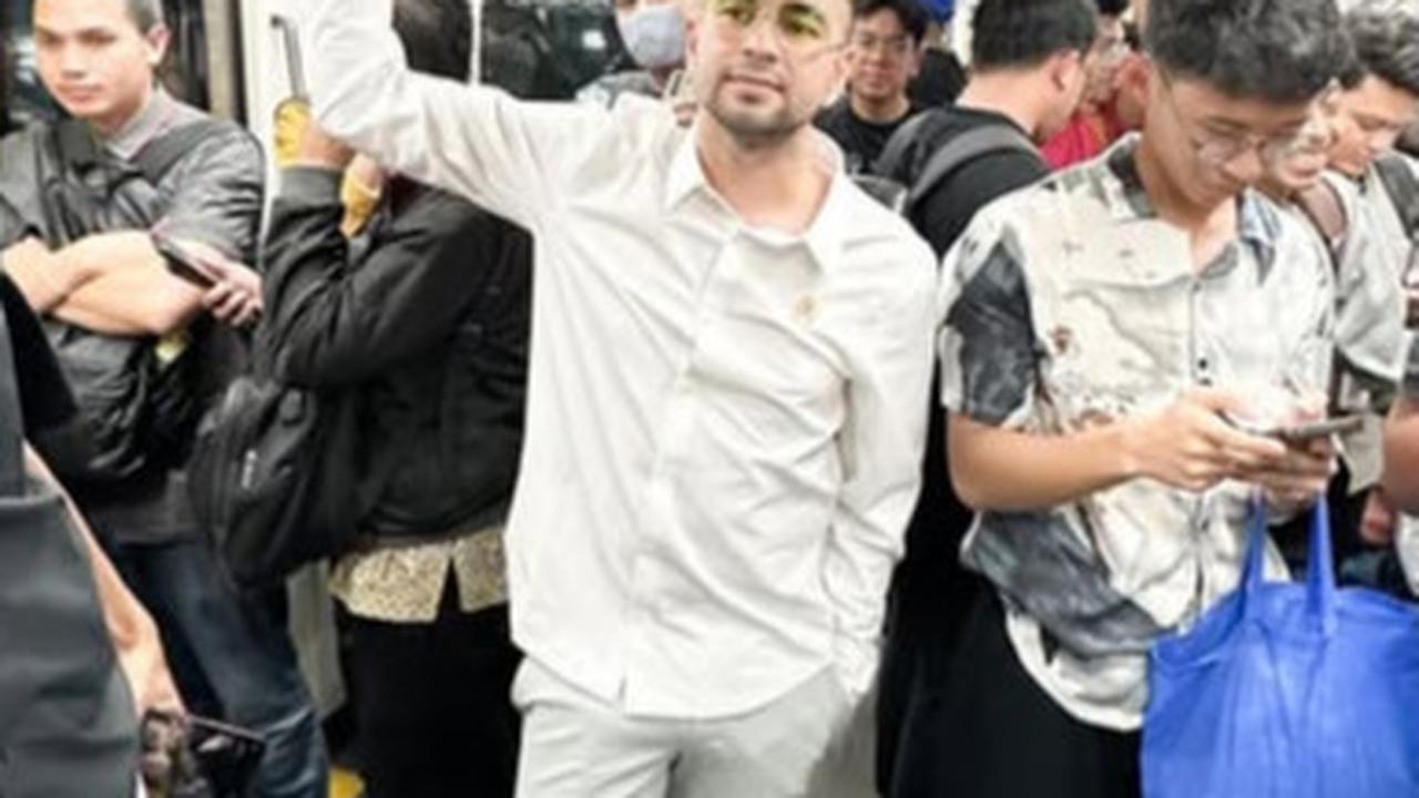 Potret Raffi Ahmad Duduk Dekat Presiden Prabowo Saksikan Timnas Indonesia di GBK, Pergi Naik MRT Demi Hindari Macet
