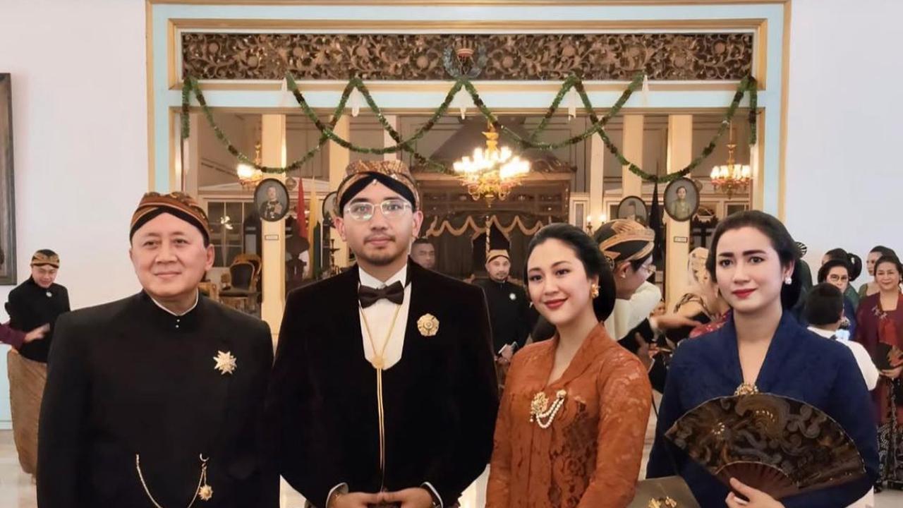 5 Potret Sherina Munaf Pakai Kebaya Hadiri Jumenengan Mangkunegara X, Makna di Balik Kehadirannya
