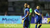 Pemain Persib Bandung, Atep saat melawan PS TNI pada lanjutan Liga 1 2017 di Stadion Pakansari, Bogor, Sabtu (22/4/2017). PS TNI bermain imbang 2-2. (Bola.com/Nicklas Hanoatubun)