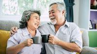 Old people jokes and funny quotes. (Photo: jcomp/Freepik)