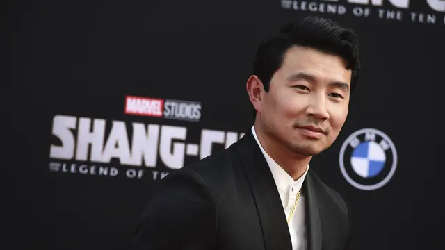 Simu Liu dalam premier Shang-Chi and the Legend of the Ten Rings di Los Angeles. (Jordan Strauss/Invision/AP)