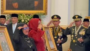 Kakak dan Adik Marsinah (Foto: Lisza Egeham/Liputan6.com)