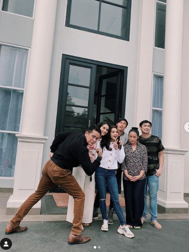 Gerald Yohanes bersama teman main sinetronnya