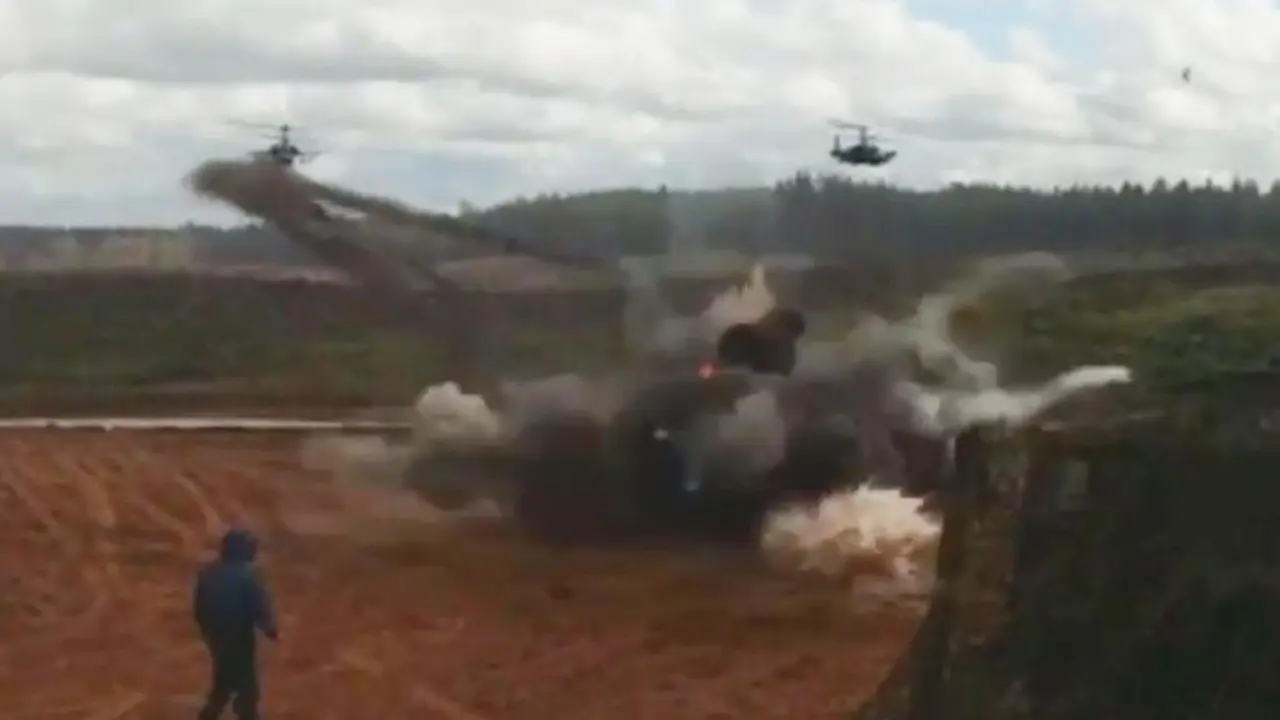 Video Heli Rusia Tembak Penonton Saat Latihan Perang, Sengaja?