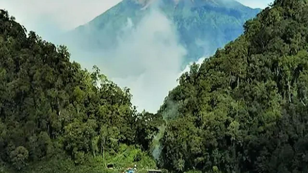 Namun cukup disayangkan, tata kelola dan fasilitas wisata di sekitarnya masih menjadi tantangan tersendiri dalam mewujudkan ekowisata danau. Pemberdayaan warga sekitar danau dan juga promosi yang belum gencar, membuat fasilitas yang ada di sana masih perl