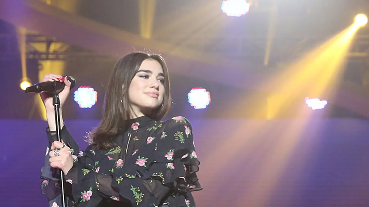 [Bintang] Dua Lipa