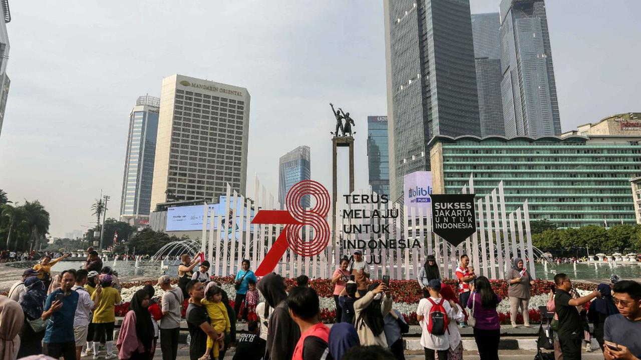 Musim kemarau menjadi salah satu penyebab berkurangnya kualitas udara di Jakarta.

Hal itu dikarenakan banyaknya partikel debu yang terbawa angin serta polusi asap kendaraan bermotor memperparah kualitas udara di Ibu Kota.