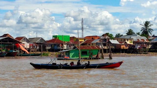 Indahnya Panorama Pagi dan Sejuknya Sepoan Angin di Tepian Sungai Musi