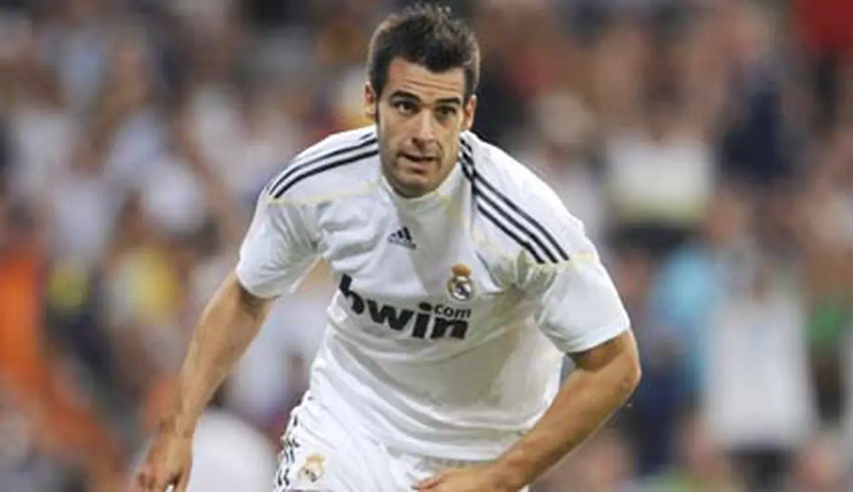 Selebrasi striker Real Madrid, Alvaro Negredo seusai menjebol gawang LDU Quito dalam laga penyisihan Grup B Peace Cup yang digelar di Santiago Bernabeu Stadium, 28 Juli 2009. Madrid unggul 4-2. AFP PHOTO/PIERRE-PHILIPPE MARCOU 