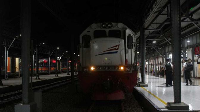 Ayo Mudik dengan Kereta Terpanjang di Indonesia - Regional Liputan6.com