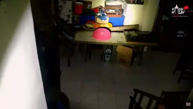 Rumah Chelsea Olivia yang terbengkalai (YouTube/Malam-Malam)